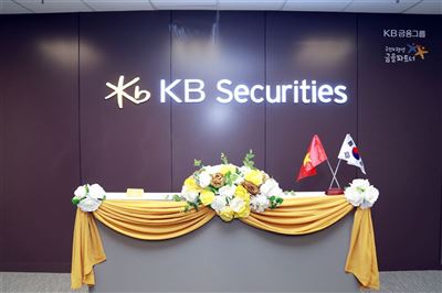 Đổi tên Công ty thành Công ty CP Chứng khoán KB Việt Nam (“KBSV”)